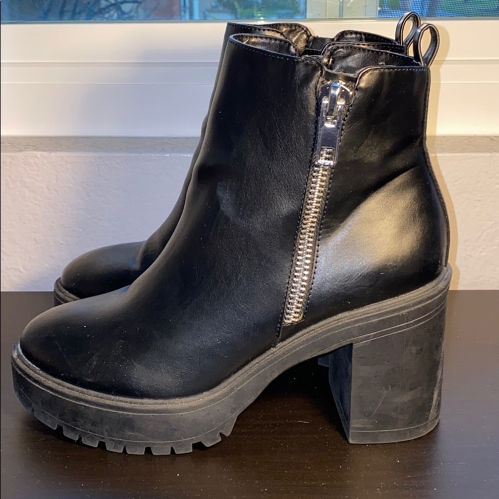 Steve Madden Black Chunky Soled Heeled Boots